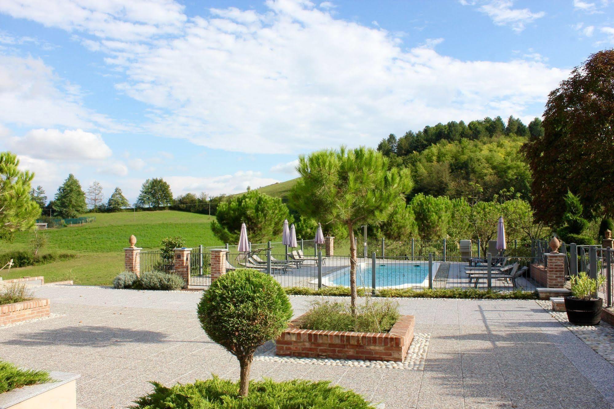 Hotel Cascina Castagneto CastellʼAlfero Exterior foto