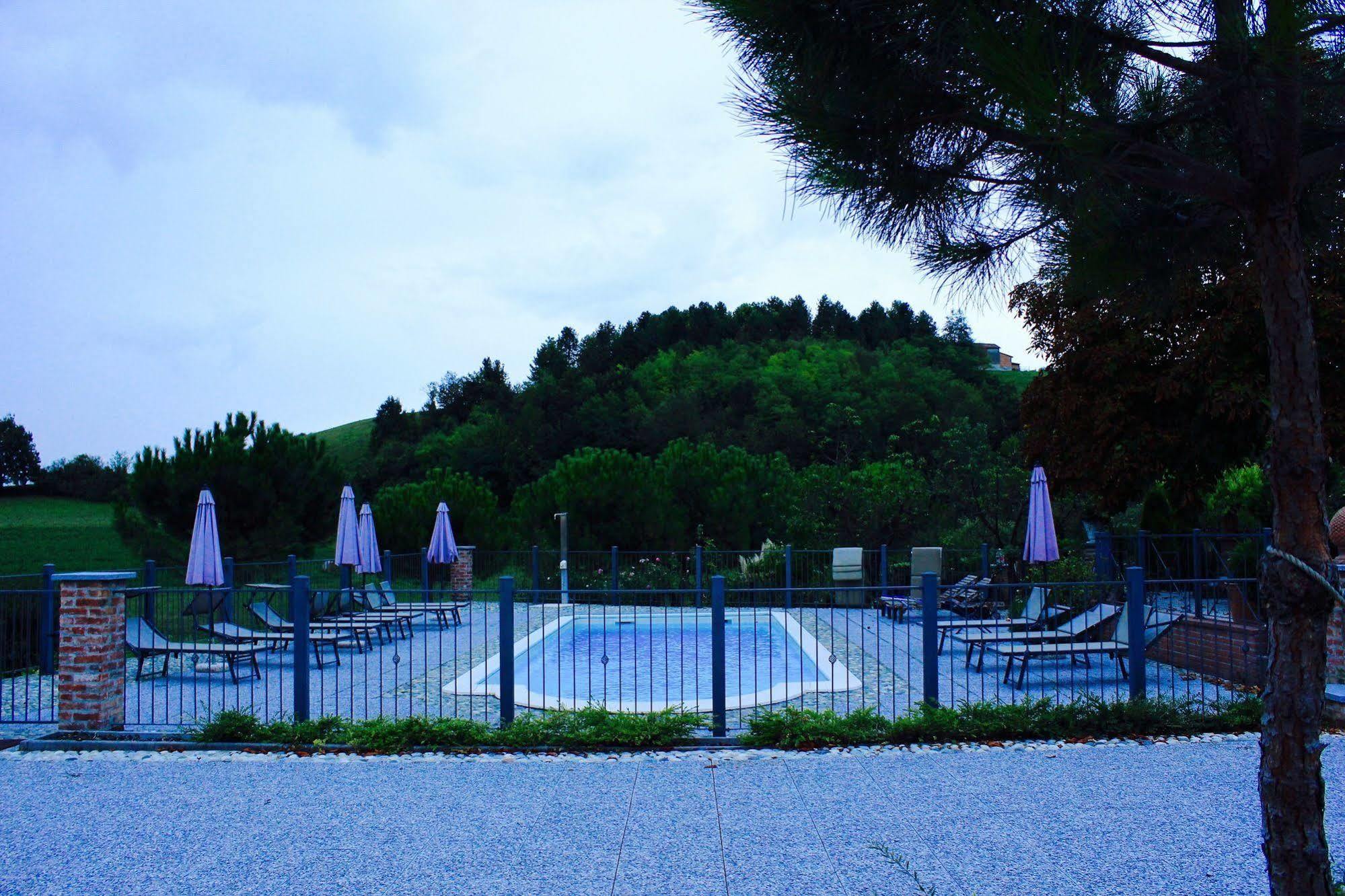 Hotel Cascina Castagneto CastellʼAlfero Exterior foto